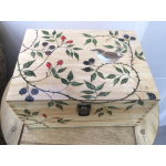 birds-keepsake-box-wren-with-blackberries